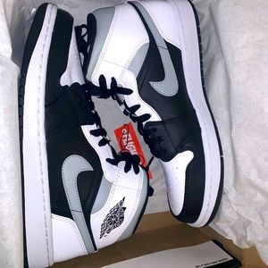 AIR JORDAN 1 MID 'WHITE SHADOW'